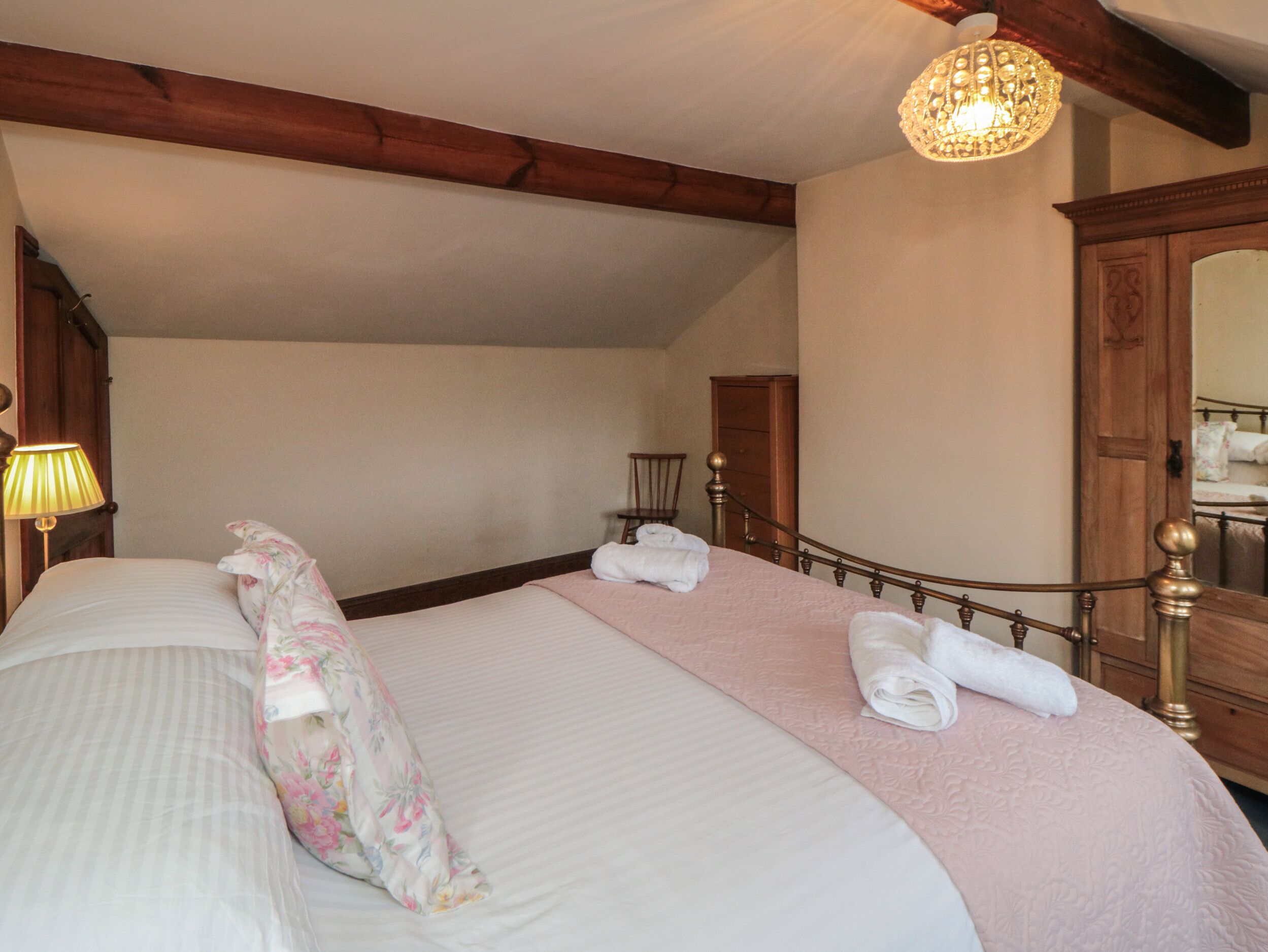 2 habitaciones, decoración personalizada y muebles diferentes 