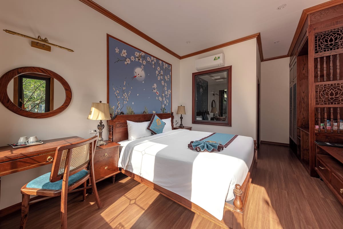 Deluxe Bungalow, Garden View | 1 bedroom, hypo-allergenic bedding, desk, laptop workspace