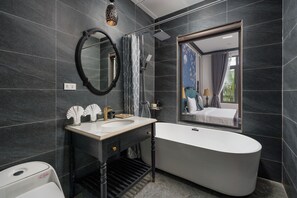 Deluxe-Doppelzimmer, Badewanne | Badezimmer