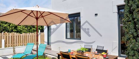 屋外ダイニングエリア