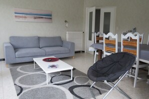 Una televisión, un reproductor de DVD