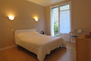 3 Schlafzimmer, Bügeleisen/Bügelbrett, Reisekinderbett