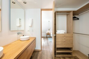 シャワー、タオル、石鹸、シャンプー