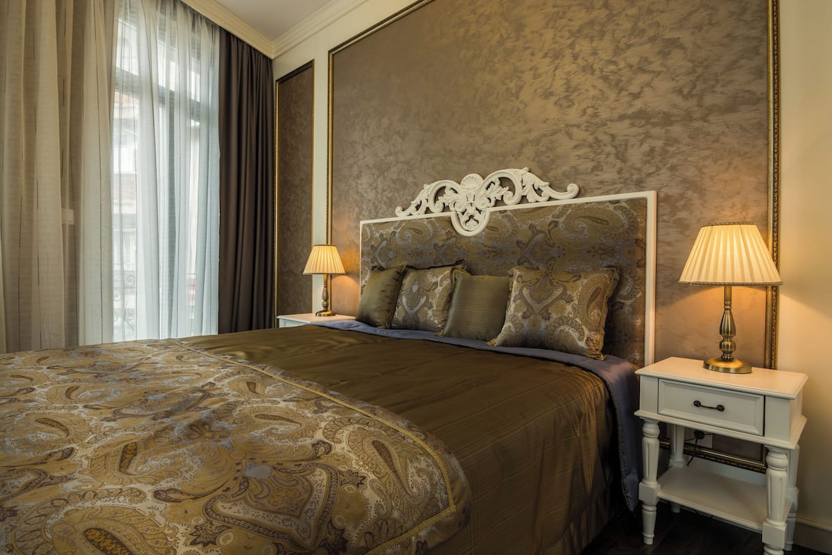 Premium bedding, memory-foam beds, in-room safe, individually decorated