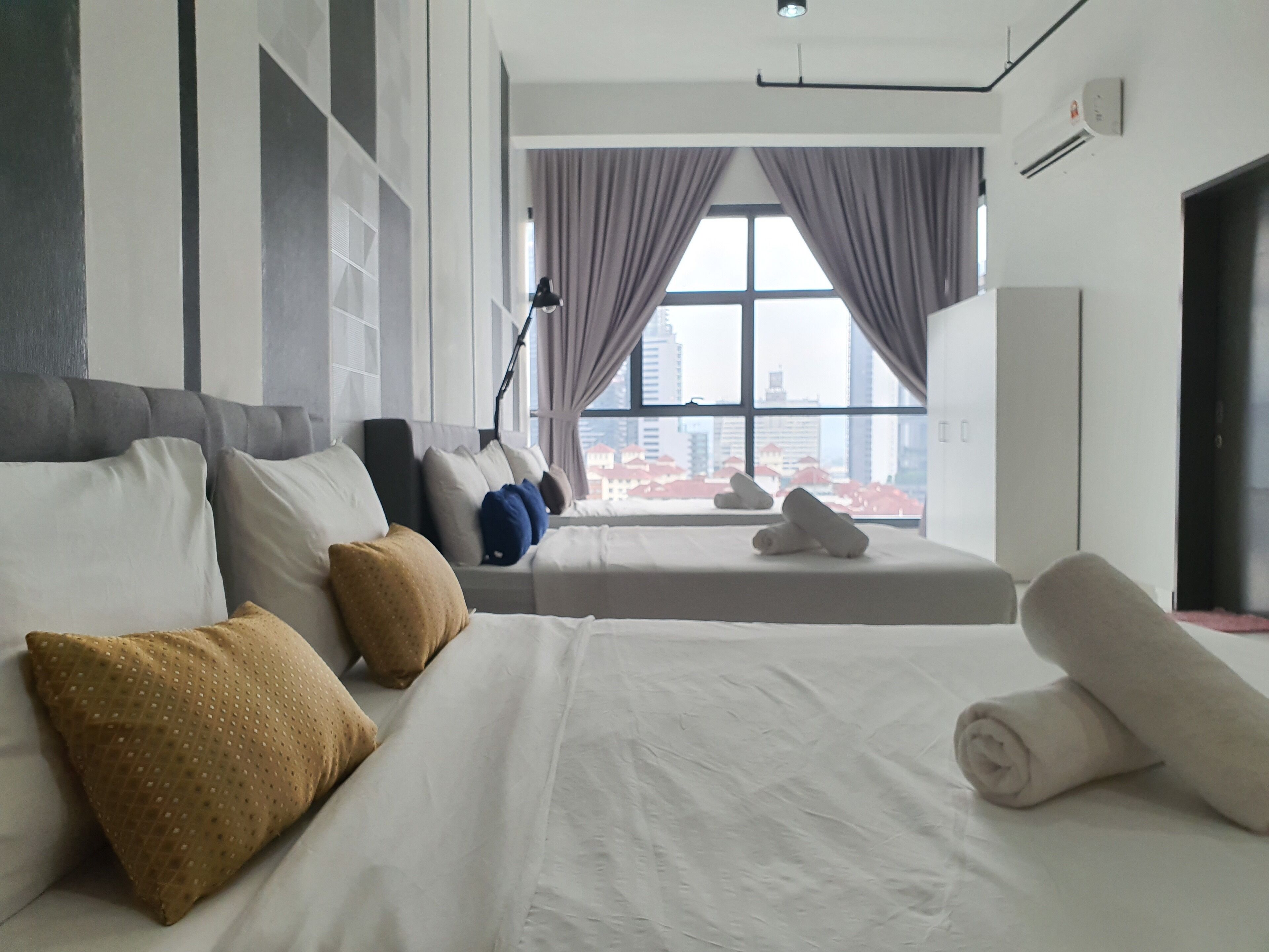 Family Apartment, Berbilang Katil, Kitchen, Courtyard View | Peralatan tempat tidur premium, busa memori, meja, kalis bunyi 