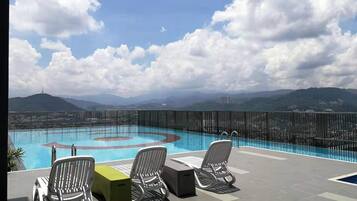 Kolam renang terbuka