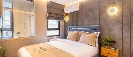 Studiosuite – standard | Skrivebord, skrivebord for bærbar PC, lydisolert og wi-fi (inkludert)