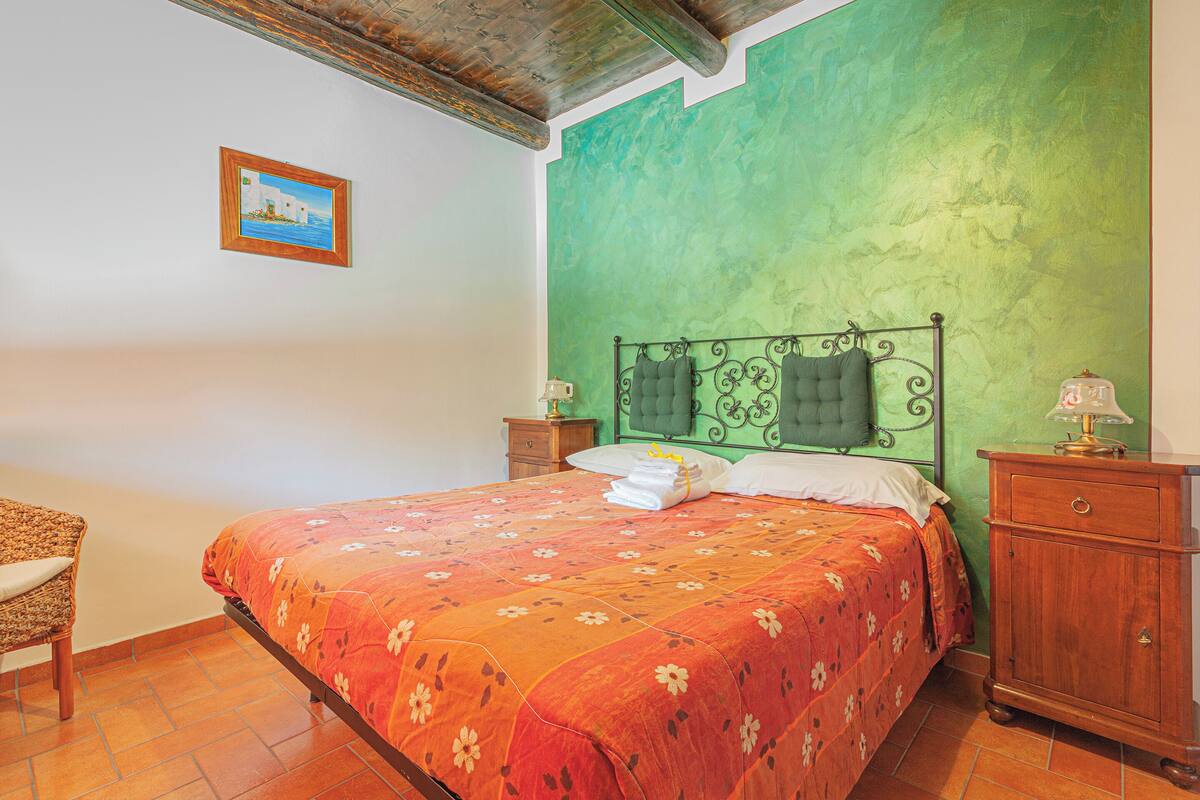 1 chambre, fer et planche à repasser, lit parapluie, Wi-Fi gratuit