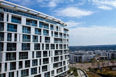 Executive Apartment at Ellipse Waterfall