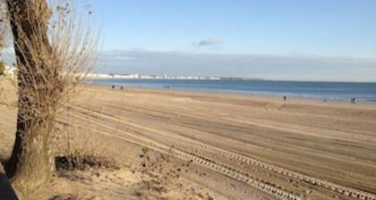 Villa classée face mer, petit jardin , veranda et terrasse ensoleillée, 120 m2,