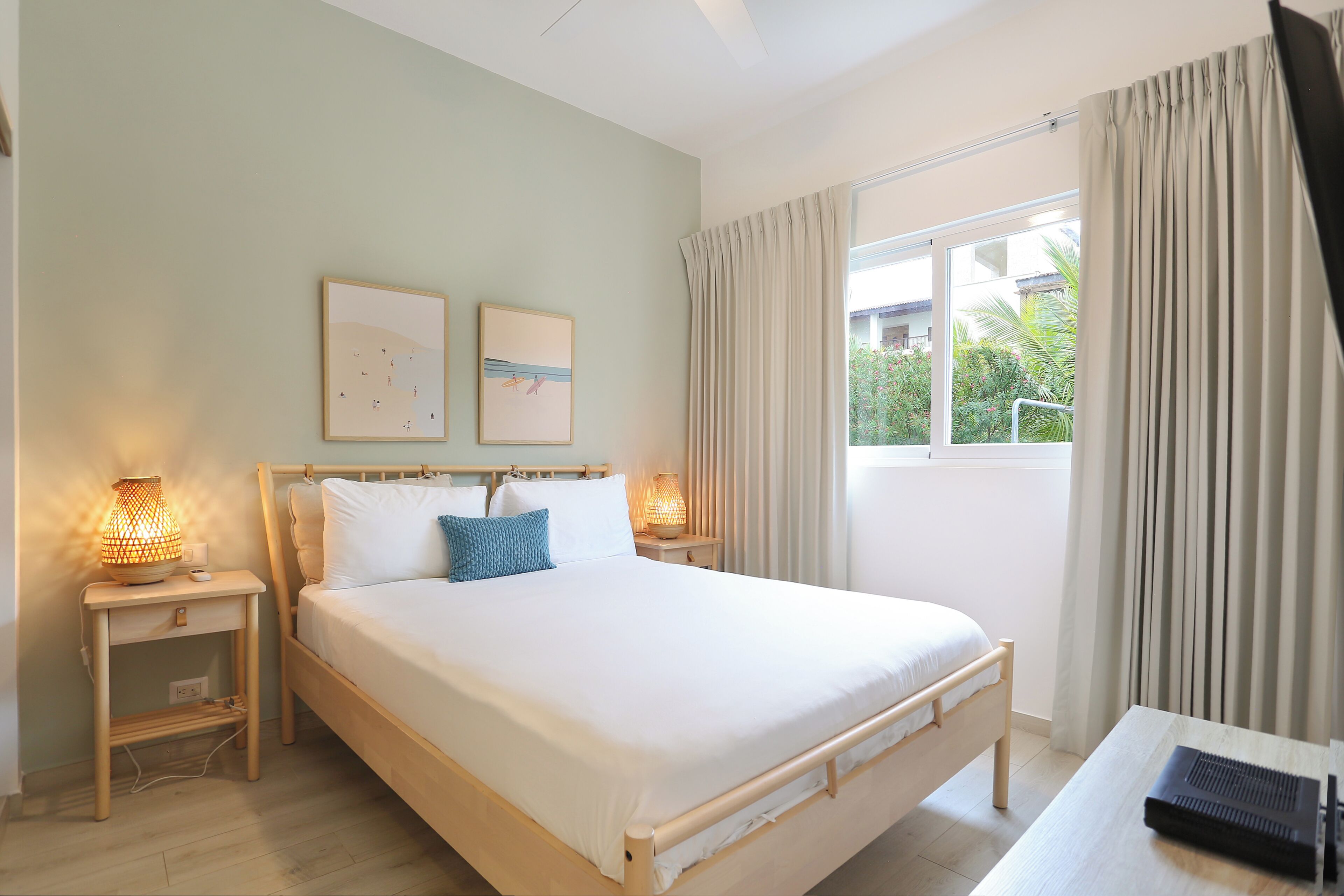 Luxury Suite, 2 Bedrooms, Partial Ocean View | Individually decorated, individually furnished, blackout drapes