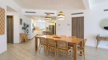 Deluxe Suite, 3 Bedrooms, Beach View | Dining room