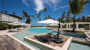 3 kolam renang outdoor