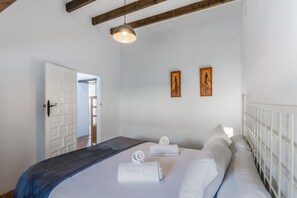 2 chambres, fer et planche à repasser, accès au Wi-Fi (inclus)