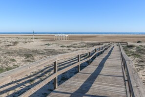 På stranden