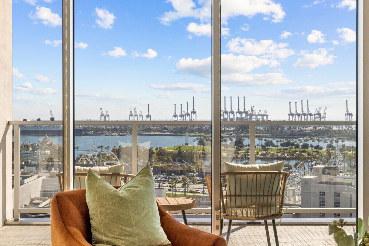 @ Marbella Lane - Cozy Retreat: 1BR in Long Beach