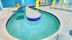 Piscine intérieure, piscine extérieure