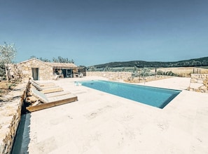 Seasonal outdoor pool - Le clos Bohème (Baron)