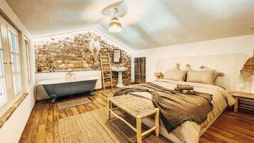 La Belle Epoque | 2 bedrooms, premium bedding, individually decorated