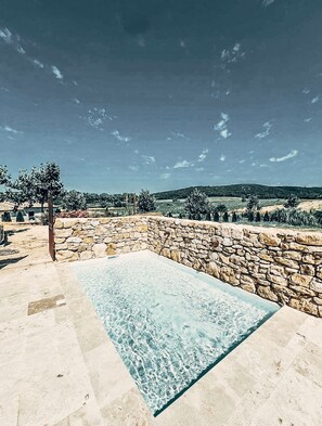 Außenpool (je nach Saison geöffnet)