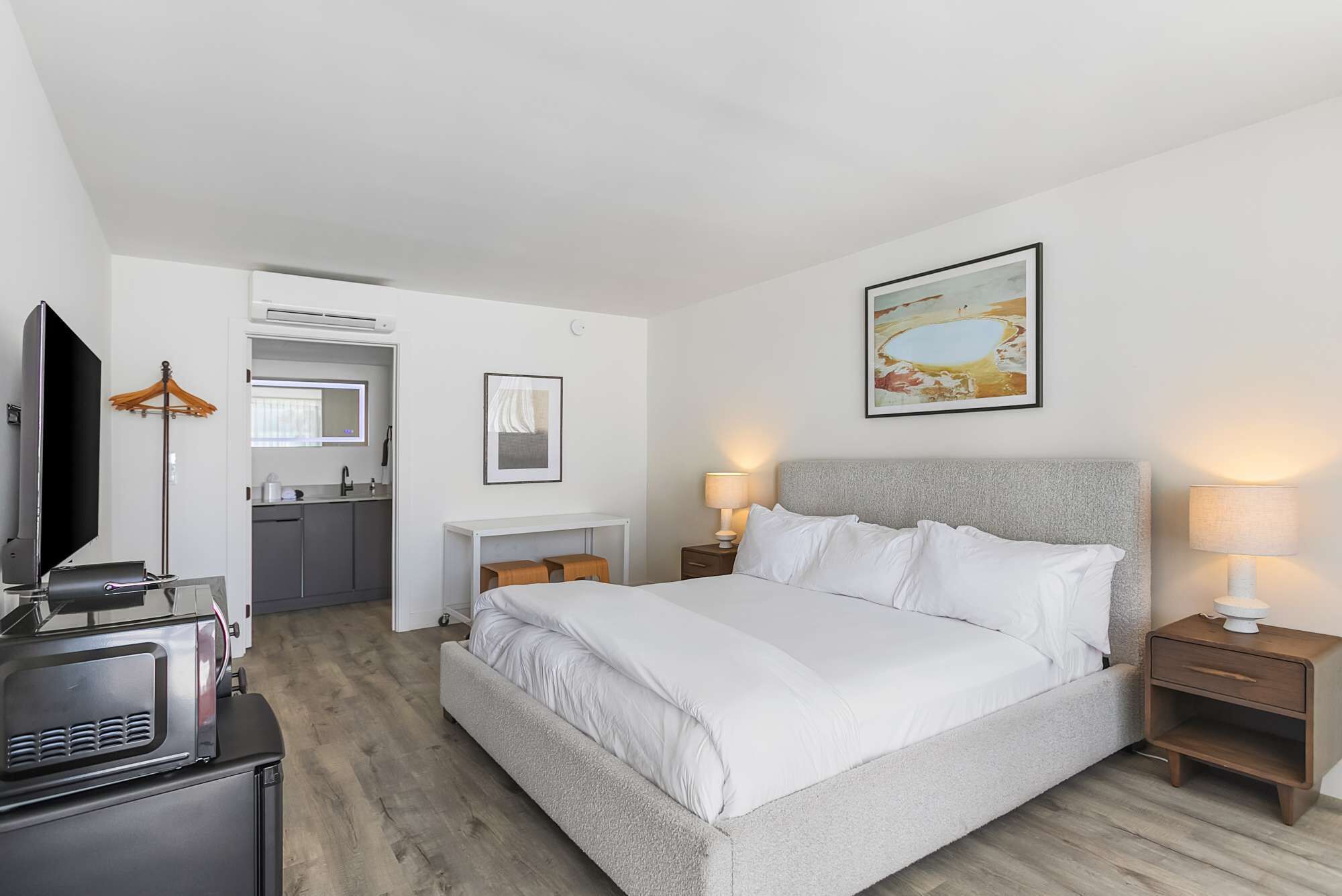 Eagle Claws Hotel Suite