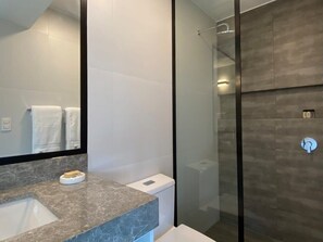 Bruser, hårtørrer, håndklæder