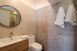 Bruser, hårtørrer, håndklæder