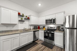 Fridge, microwave, oven, stovetop - New Construction Atlanta (Atlanta)
