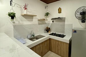 Fridge, stovetop