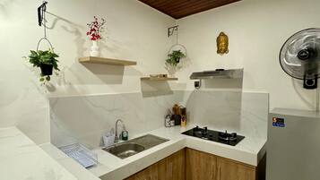 Fridge, stovetop, toaster