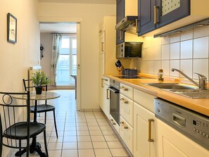 KylskÄp, mikrovÄgsugn, ugn och spishÀll