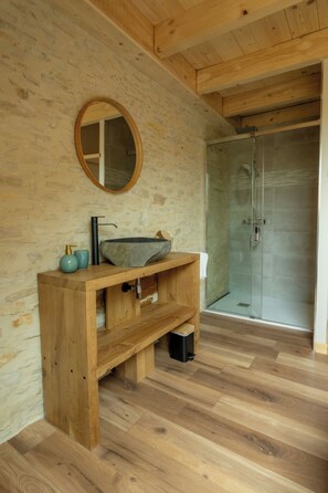 Dusche, Haartrockner, Toilettenpapier