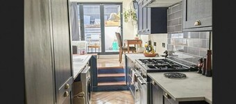 บ้  าน 3 ห้องนอน - พักได้ 6 คน, สวน, สัตว์เลี้ยงพักได้ และใจกลางเมืองมาก