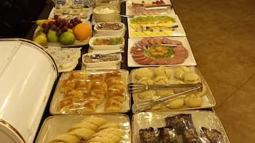Free daily buffet breakfast