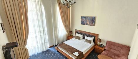 Habitación doble Deluxe, balcón | Minibar, escritorio, insonorización y wifi gratis