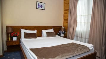 Standard Double Room | Minibar, desk, soundproofing, free WiFi