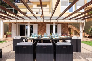 Outdoor dining - Exclusive 6-bedroom VILLA for 10 people A610-141 VILLA MORAMAR (Tarragona)