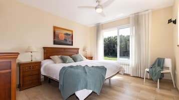 6 slaapkamers, een strijkplank/strijkijzer, gratis wifi, beddengoed