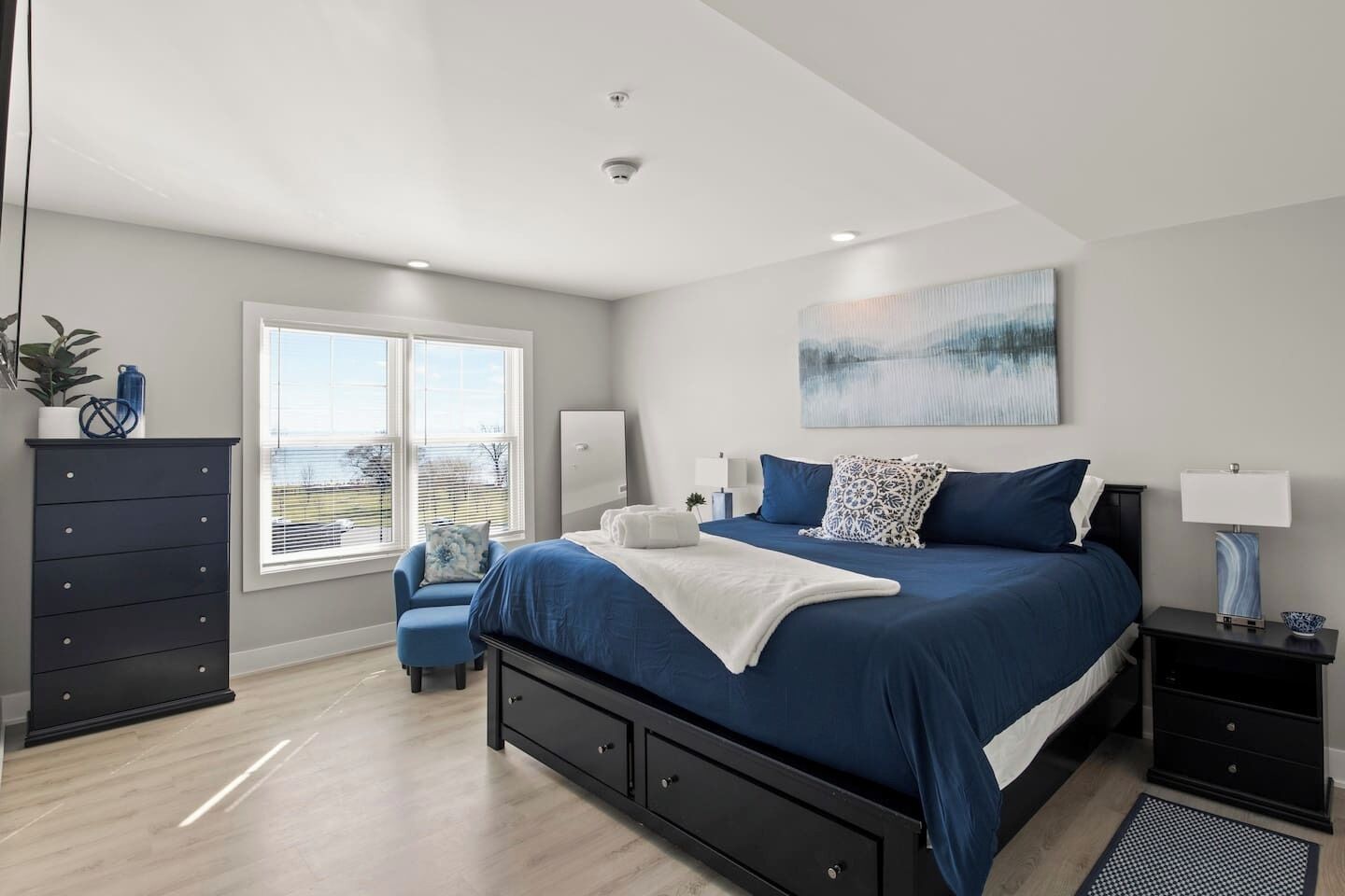 2 多间卧室、WiFi、床单