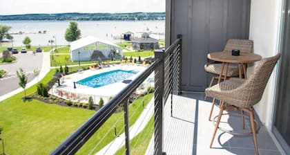 Lakeview Condo | Hot Tub | Pool | Restaurant