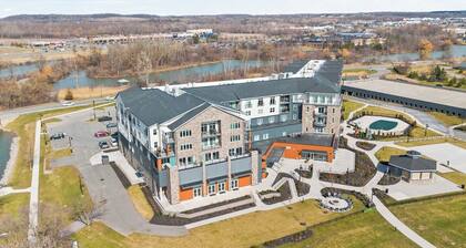 Canandaigua Condo w/ Restaurant and Pool/Hot Tub