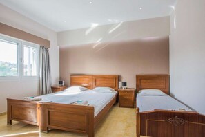 1 dormitorio, tabla de planchar con plancha, wifi gratis y ropa de cama