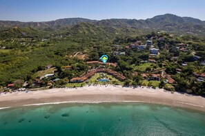 Beach nearby - Stylish 2-Bedroom Beach Condo with Ocean-View Deck, Lush Pool Area & 2-Minute Walk to Flamingo Beach (Playa Flamingo)