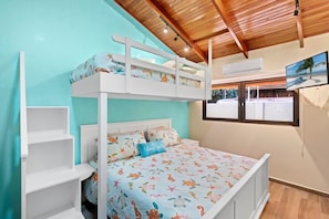 2 habitaciones, escritorio, tabla de planchar con plancha y wifi 