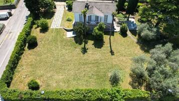Elite Villa | Garden view