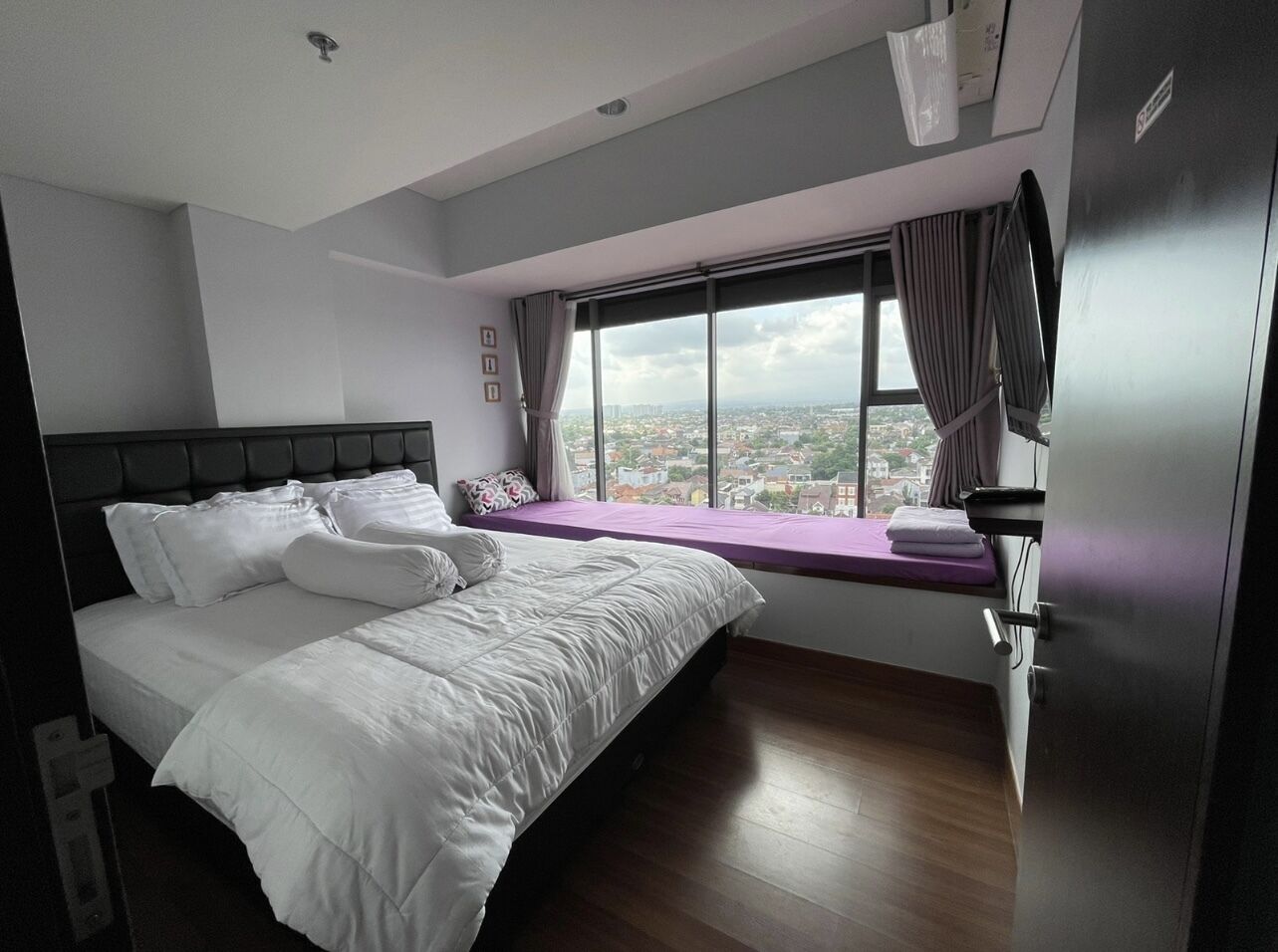 Deluxe Apartment | Meja, seterika/papan seterika, Wi-fi percuma, cadar katil 