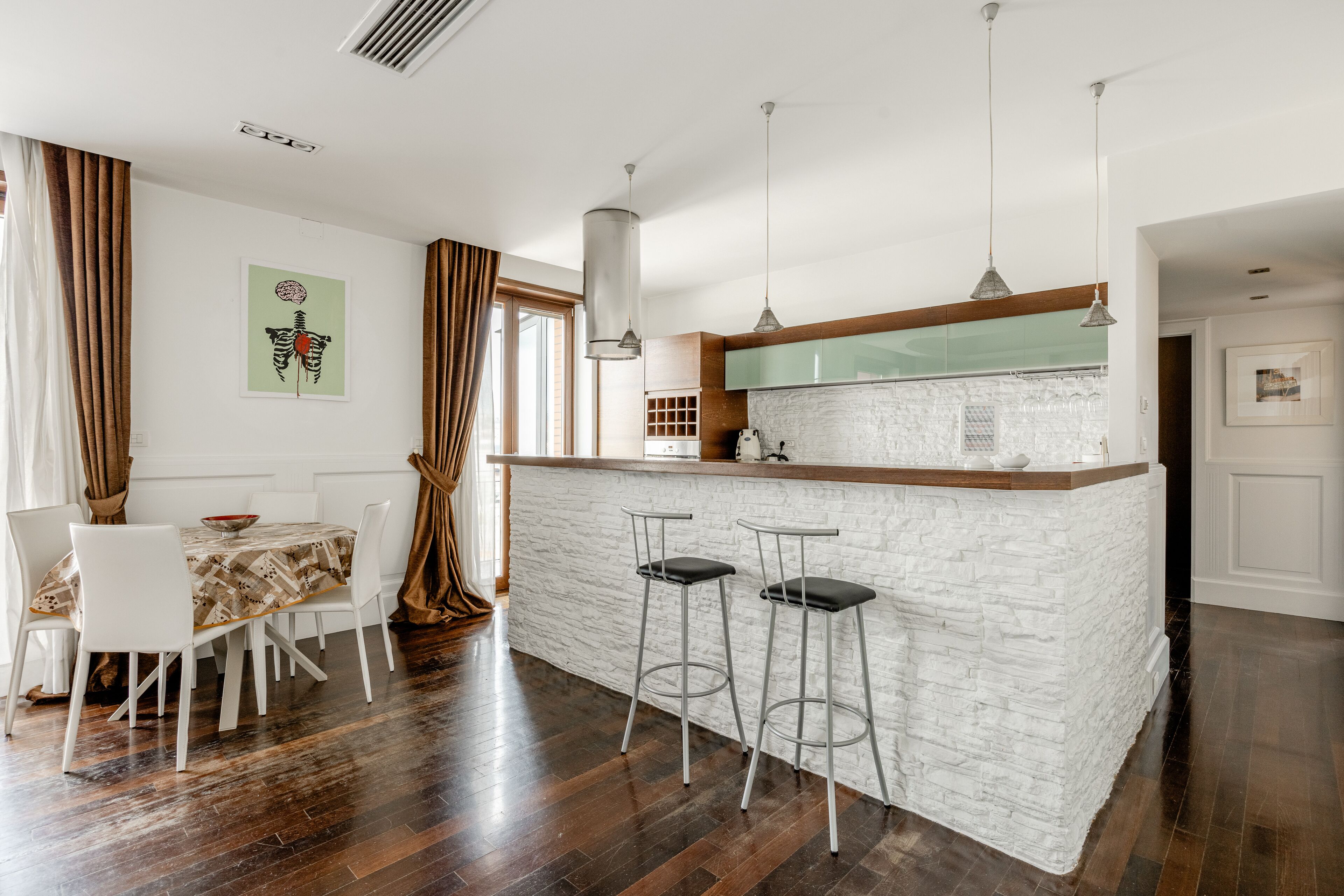 Apartment | Living area | 42-inch LED TV with digital channels, fireplace, Netflix