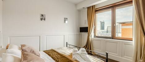 Apartment | 2 bedrooms, premium bedding, down comforters, in-room safe