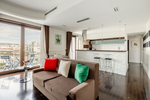Appartement | Aire de séjour | Téléviseur à DEL de 42 po avec télévision numérique, foyer, Netflix