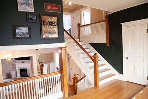 Interior - Lakeview on Main Pool, Fire Pit and Walkable (Geneva)